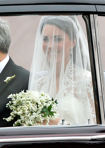 kate middleton wedding dress mcqueen. FIRST LOOK: Kate Middleton#39;s
