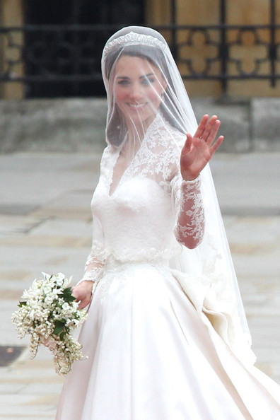 kate middleton wedding dress designs. to Kate#39;s wedding dress