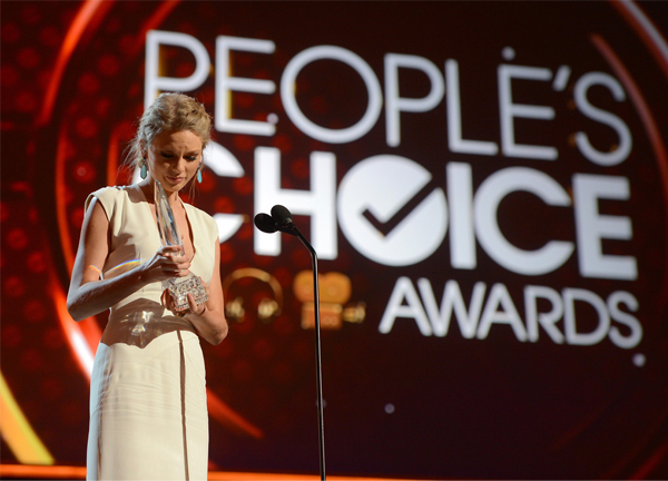 taylor-swift-peoples-choice-awards-2013