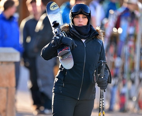 kimkardashian-skiing