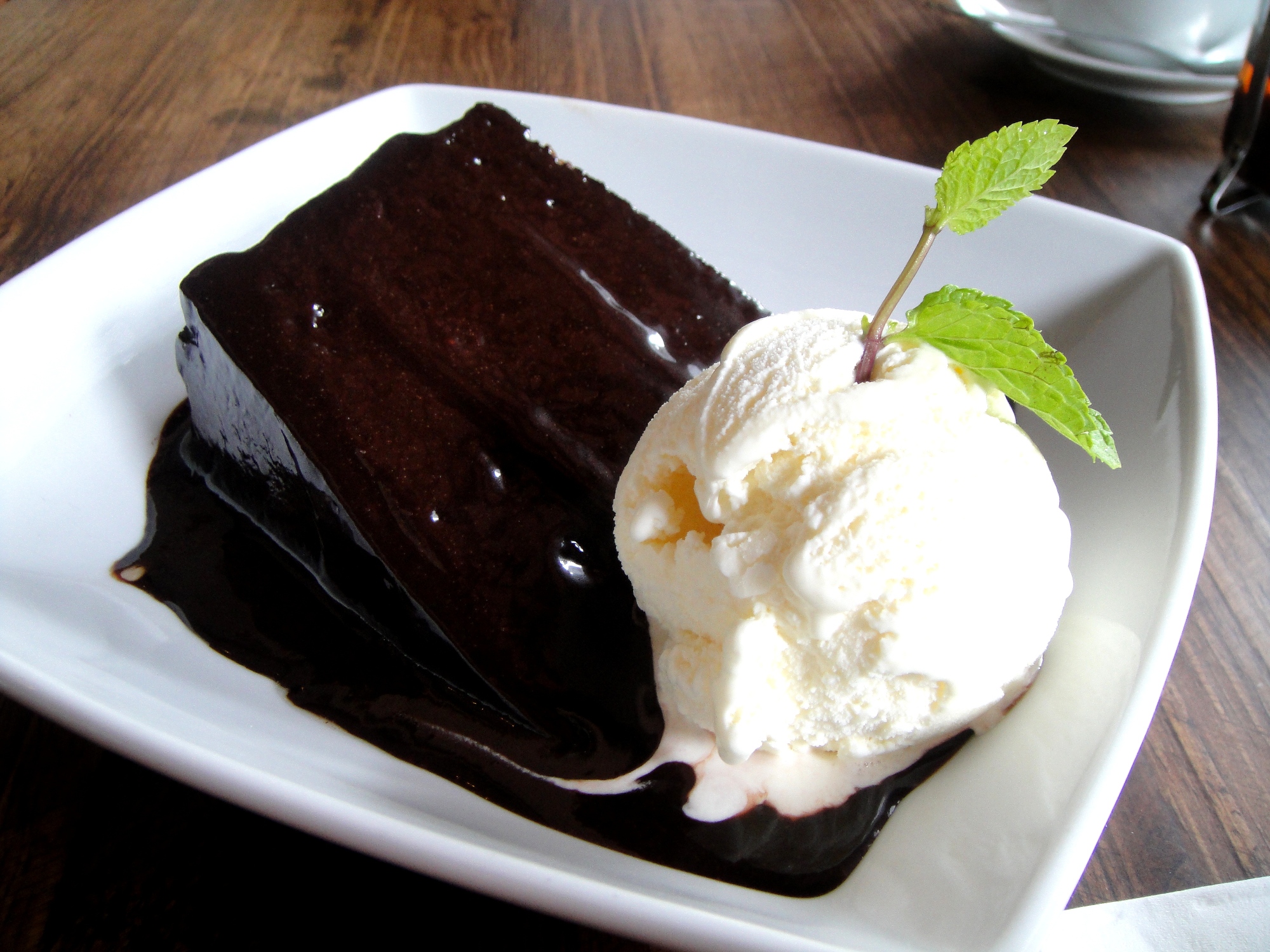 chocolate-cake-with-vanilla-ice-cream-wallpaper-1