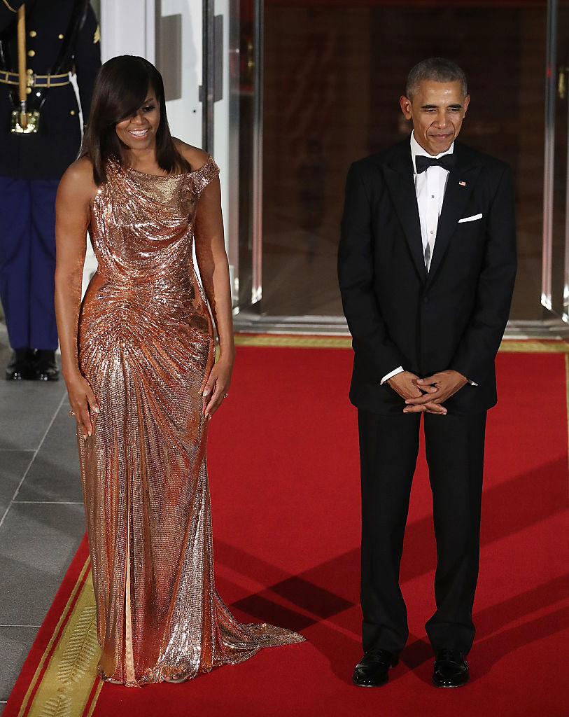 WASHINGTON, DC - OCTOBER 18: U.S. President Barack Obama and first lady Michelle Obama wait for the arrival of Italian Prime Minister Matteo Renzi and his wife Mrs. Agnese Landini, for a state dinner at the White House, October 18, 2016 in Washington, DC. President Obama is hosting the last state visit of his presidency. (Photo by Mark Wilson/Getty Images)