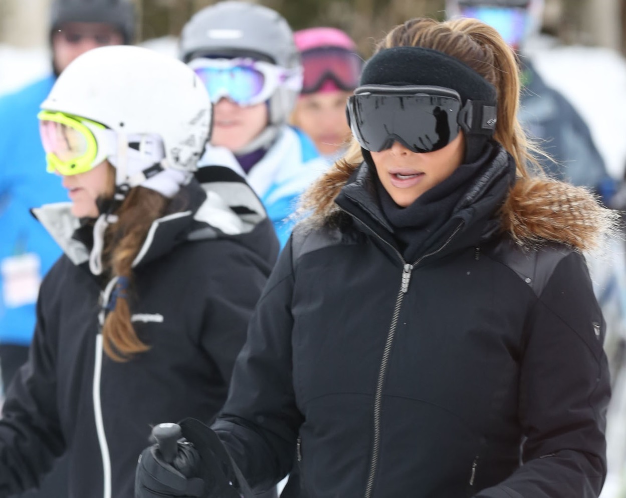 Staying Trendy on the Slopes: a Guide to Winter Resort Casualwear