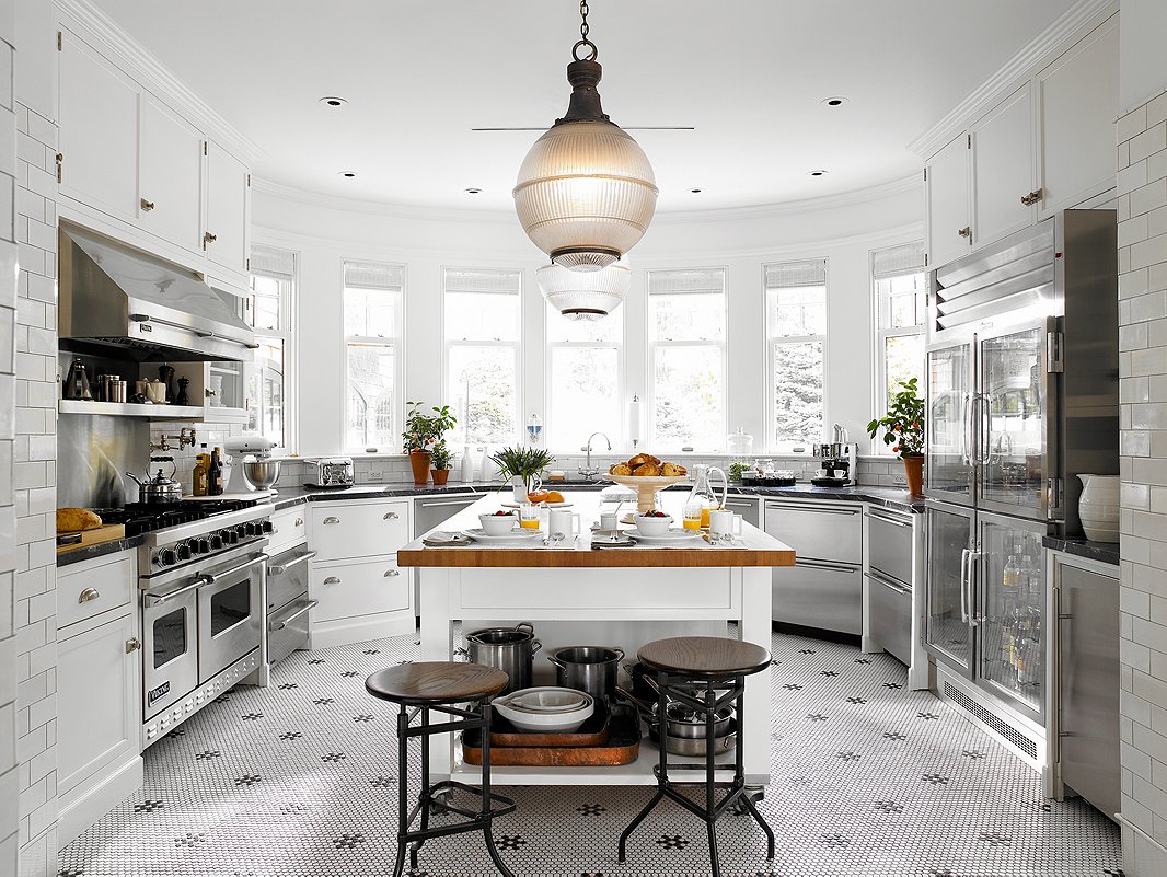 Minimalist Bistro Kitchen for Small Space