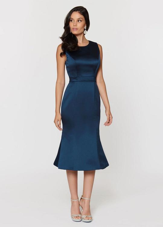 Top Fashionable Formal Outfits for Your Graduation Day from