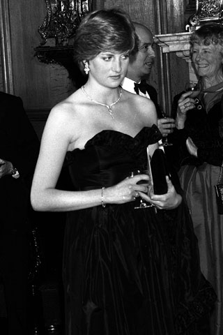 Princess Diana's daring dress in auction - my fashion life