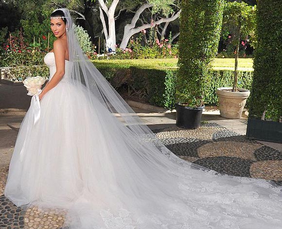 kim kardashian vera wang wedding dress 2011