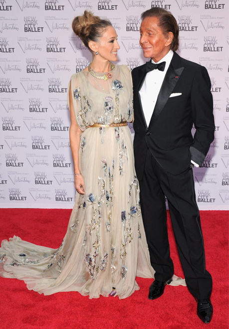 Sarah Jessica Parker stuns in Valentino Couture on the red carpet - my ...