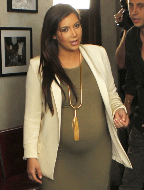 kim-kardashian-gives-birth-